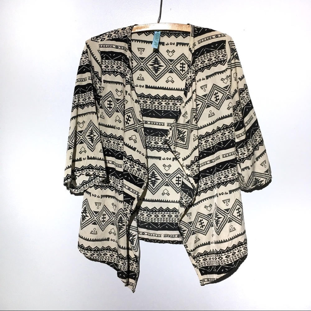 4/$20 AINA BE Cream and Black Lightweight Kimono